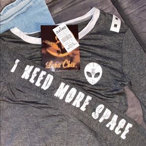 ZUMIEZ “I NEED MORE SPACE” LONG-SLEEVE SIZE M